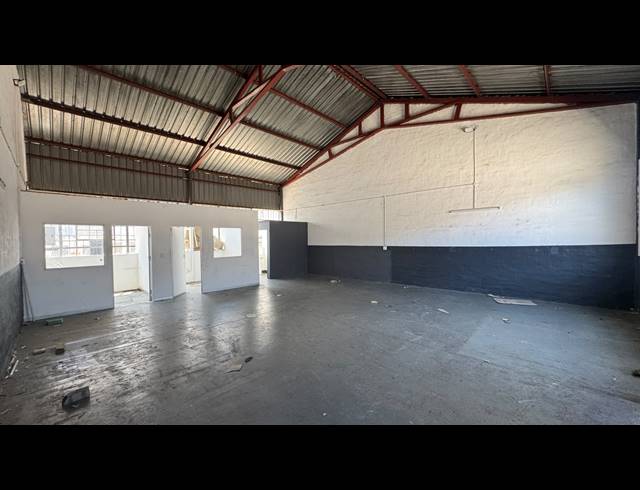 108M² WAREHOUSE TO LET IN WYNBERG